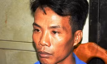 Từ chiếc xe máy trên, Cơ quan điều tra khoanh vùng đối tượng và đến khoảng 18h ngày 17/8/2016, nghi can Lưu Văn Suôl (43 tuổi, ở ấp 12, xã Khánh Lâm, huyện U Minh) bị Công an bắt giữ.