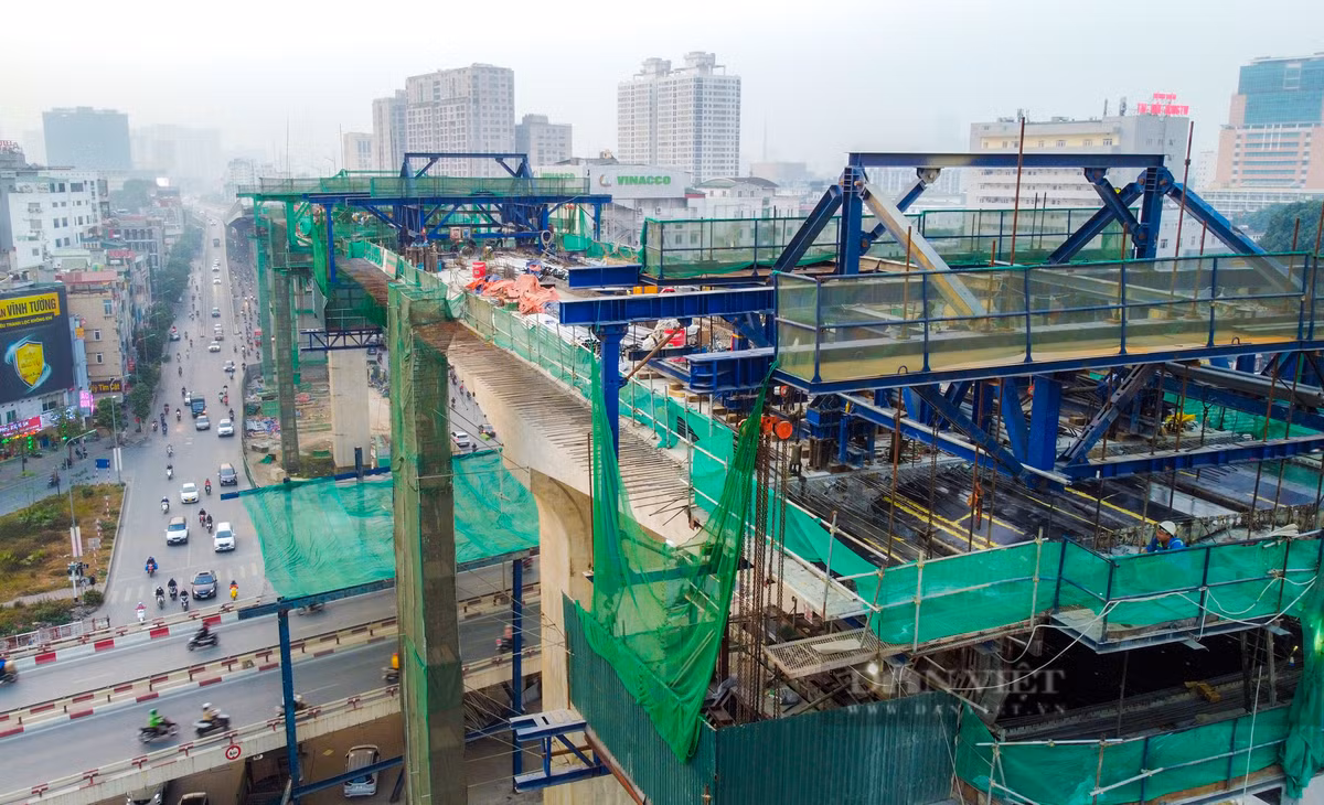 Hiện, dự án đường trên cao Vành đai 2 đoạn Cầu Vĩnh Tuy - Chợ Mơ đã hoàn thiện được khoảng 70% khối lượng công việc, gói đoạn Chợ Mơ - Vọng cũng đã hoàn thành được khoảng 30% tiến độ.