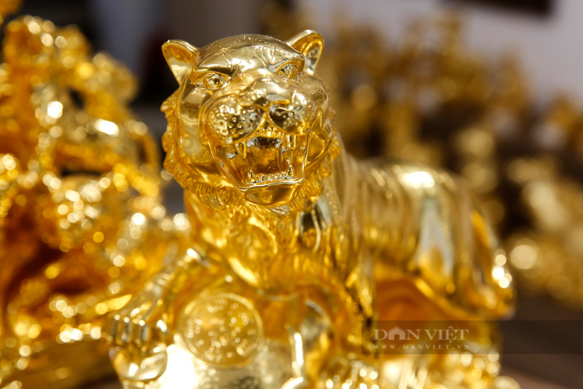 Hổ là một trong những linh vật được nhiều người Việt coi trọng bởi nó tượng trưng cho sức mạnh, quyền uy, may mắn cũng như bảo vệ bình an cho gia chủ.