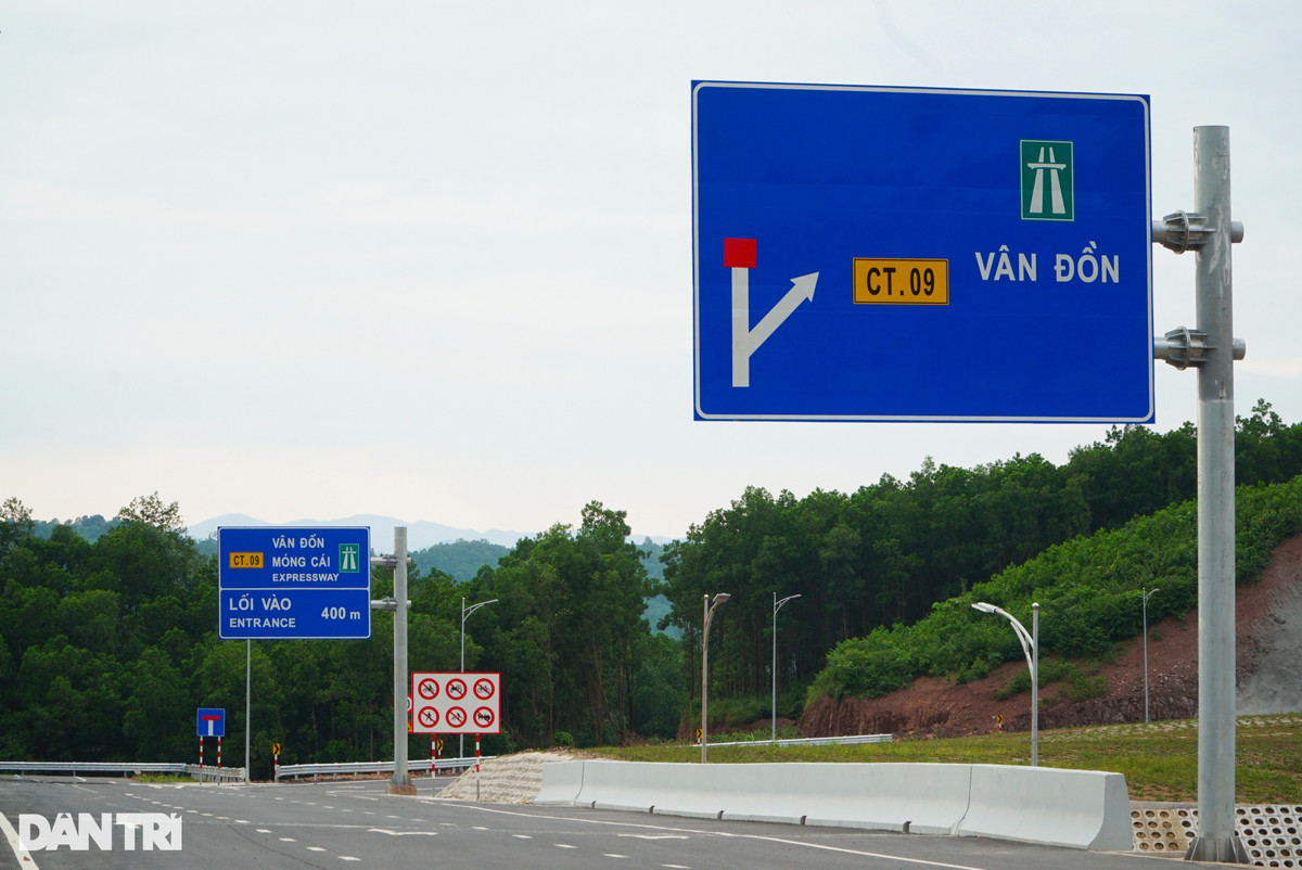 Điểm cuối giao với đường trục chính vào sân bay Vân Đồn (Ảnh: Đỗ Quân).