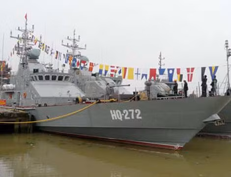 Tàu pháo TT400TP do công ty đóng tàu Hồng Hà (Z173) thuộc Tổng cục Công nghiệp Quốc phòng thiết kế và đóng mới.