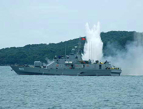 TT400TP được thiết kế để thực hiện bốn nhiệm vụ chính: tiêu diệt tất cả các tàu chiến, tàu đổ bộ, tàu hộ tống của địch; bảo vệ căn cứ; bảo vệ tàu dân sự trên biển và trinh sát.