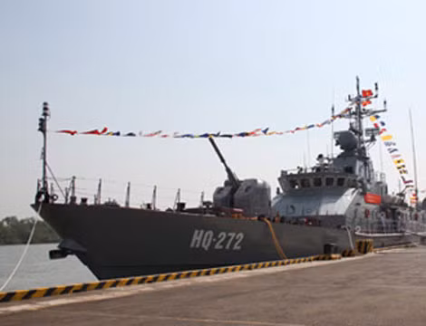 Trước HQ-274, nhà máy Z173 đã hoàn thành việc bàn giao 2 tàu pháo HQ-272 và HQ-273 cho Hải quân Nhân dân Việt Nam. Hiện, 2 tàu này đã được bàn giao cho Lữ đoàn 171, vùng 2 Hải quân sử dụng.