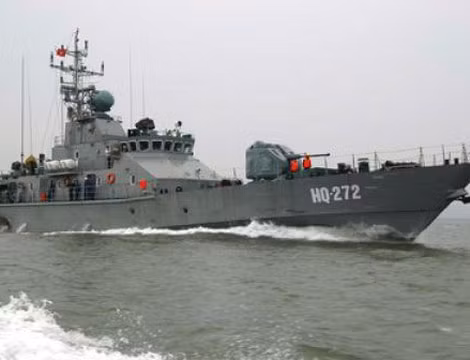 Tàu pháo TT400TP trang bị hệ thống hỏa lực mạnh để tấn công tiêu diệt mọi mục tiêu trên biển, trên không, mặt đất ở cự ly gần. Vũ khí trên tàu TT400TP gồm: pháo hạm Ak-176, tổ hợp pháo phòng không cao tốc Ak-630M, súng máy phòng không 14,5mm và tổ hợp tên lửa đối không tầm thấp Igla.