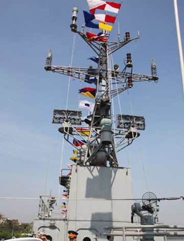 Tàu TT400TP trang bị hệ thống radar trinh sát, hệ thống nhận diện địch-ta, hệ thống định vị dẫn đường vệ tinh, hệ thống thông tin liên lạc tự động.