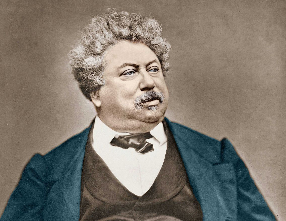  4. Màu sắc: Alexandre Dumas, cha đẻ của Ba chàng lính ngự lâm và Bá tước Monte Cristo có một cách thức sáng tác rất khác biệt. Ông có thói quen sử dụng một hệ thống mã màu riêng biệt cho các sáng tác của mình. Trong nhiều thập kỷ, Alexandre Dumas đã sử dụng nhiều màu sắc khác nhau để chỉ phong cách sáng tác trong các tác phẩm của mình. Ông dùng màu xanh lam cho tiểu thuyết viễn tưởng, màu hồng cho truyện phi hư cấu hoặc các bài báo và màu vàng cho thơ. Ảnh: Tác giả Alexandre Dumas/Franceint.