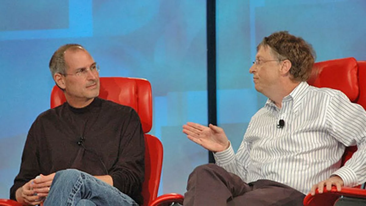 Trong năm 2007, Steve Jobs tham gia cuộc phỏng vấn với Bill Gates, đồng sáng lập Microsoft tại hội thảo D5. Trong lần đầu cùng ngồi trò chuyện trước công chúng từ năm 1991, cả 2 đã có những chia sẻ thú vị về nhau. Đây cũng là năm chiếc iPhone đầu tiên được ra mắt, mở đường cho thành công tiếp theo của Apple. Ảnh: ZDNet.