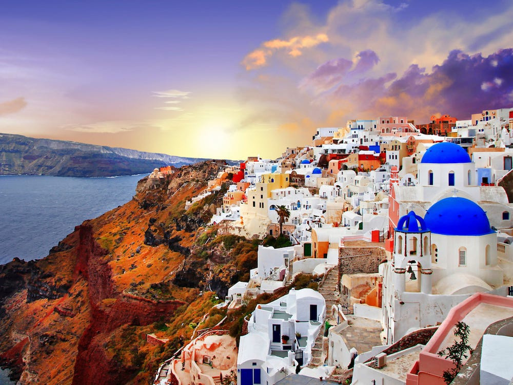 Ở Hy Lạp có nhiều câu chuyện xung quanh ngày Cá tháng Tư. Mọi người tin rằng nếu có thể lừa thành công ai đó trong ngày này, bản thân sẽ gặp may mắn cả năm. Cơn mưa vào đúng ngày 1/4 được cho có khả năng chữa lành bệnh tật. Ảnh: iStock.