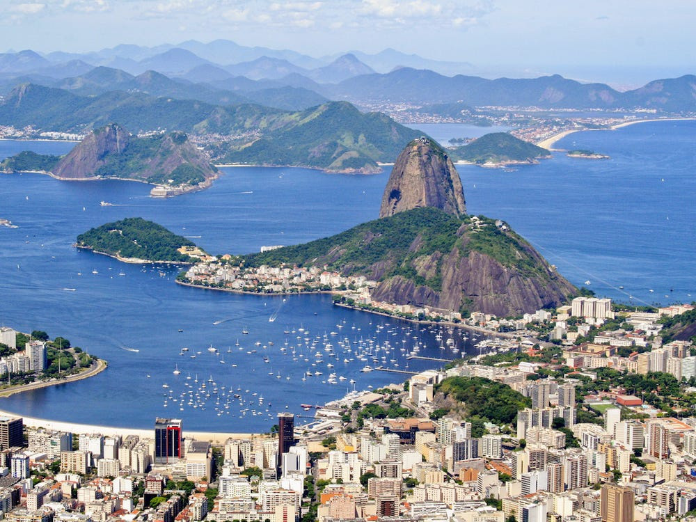 Ngày 1/4 được gọi là "dia da mentira" hay " ngày nói dối" ở Brazil. Giống như nhiều quốc gia khác, vào dịp Cá tháng Tư, một số tờ báo đăng tải những tiêu đề vô lý, sai sự thật trong khi các cá nhân nói dối trắng trợn để đánh lừa, chơi khăm bạn bè, người thân. Ảnh: Shutterstock.