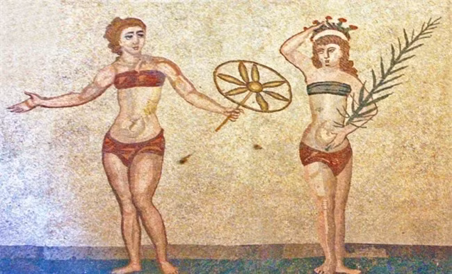 Các cô gái La Mã đã mặc bikini. Như được mô tả trong bức tranh khảm này từ thế kỷ thứ 4 sau Công nguyên, được tìm thấy ở Sicily, các cô gái La Mã đã mặc đồ bikini như thời hiện đại. 