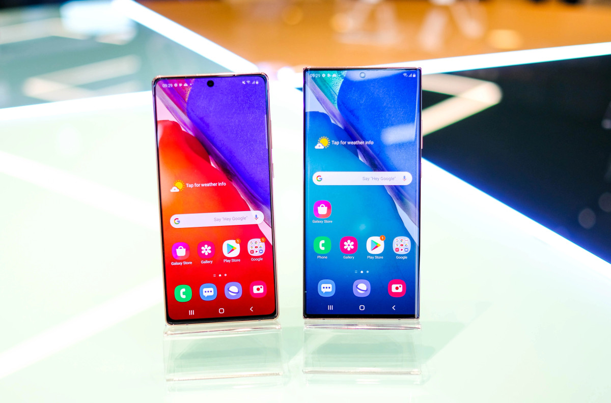 Một số hệ thống bán lẻ vừa và nhỏ giảm một triệu đồng cho Galaxy Note20 Ultra 5G, còn 21 triệu đồng. Chương trình diễn ra từ ngày 29/4-3/5. Sản phẩm hướng đến người dùng thích smartphone màn hình lớn, thường xuyên ghi chú, vẽ.