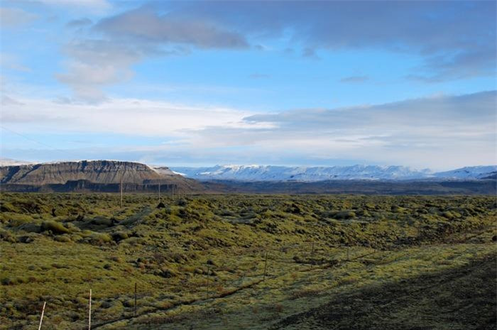 Núi lửa Katla ở Iceland nằm dưới dòng sông băng Myrdalsjokull nên khi những đợt phun trào xảy ra, nó gây nên những trận lụt khủng khiếp. Đợt phun trào vào năm 934 trước công nguyên đã tạo nên những dòng nham thạch lớn nhất vào lúc bấy giờ.