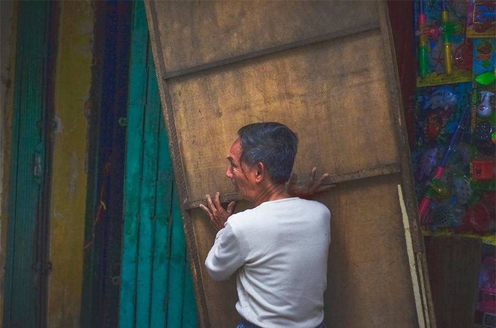  Nét hoài cổ hiển hiện trên những nếp nhà nơi phố cổ, trên gương mặt người dân đất kinh kỳ nghìn năm tuổi.