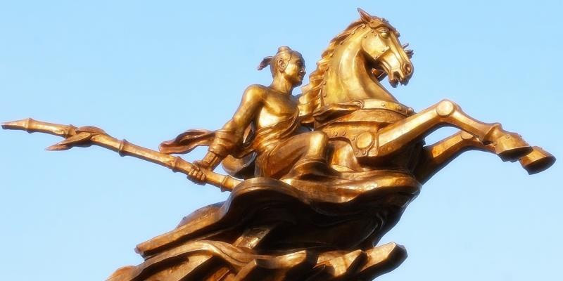 Theo sách "Đại Việt sử ký toàn thư", Phù Đồng Thiên Vương Thánh Gióng đã giúp Hùng Vương thứ sáu đánh bại giặc Ân xâm lược, giữ nguyên bờ cõi nước nhà.