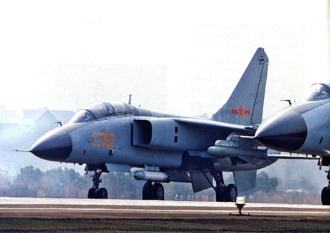 JH-7A có thể mang được tên lửa chống radar và tên lửa chống tàu mặt nước tầm xa.