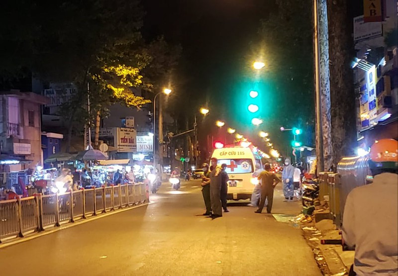 Dich COVID-19: 1 khach san doi dien benh vien Cho Ray phai phun khu trung-Hinh-2