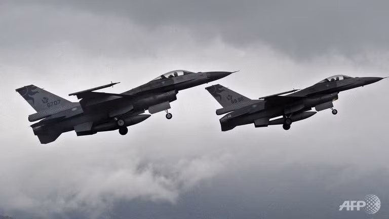 Chiến đấu cơ F-16 của Đài Loan cất cánh từ căn cứ không quân Hualien ở phía Đông.