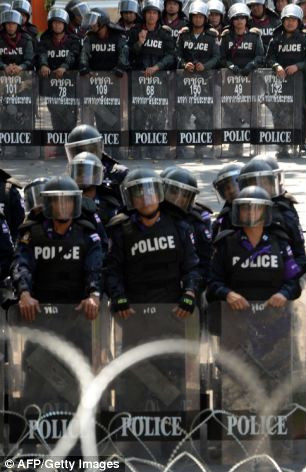 Trong những năm gần đây, đối mặt với tính trạng bất ổn nghiêm trọng thường xuyên bởi các mâu thuẫn, chia rẽ chính trị trong nước, cảnh sát chống bạo động Thái Lan trở thành lực lượng nòng cốt được triển khai để kiểm soát bạo loạn quần chúng, giải tán đám đông, duy trì trật tự công cộng, ngăn cản tội phạm, bảo vệ người và tài sản…