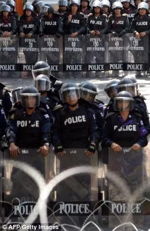 Trong những năm gần đây, đối mặt với tính trạng bất ổn nghiêm trọng thường xuyên bởi các mâu thuẫn, chia rẽ chính trị trong nước, cảnh sát chống bạo động Thái Lan trở thành lực lượng nòng cốt được triển khai để kiểm soát bạo loạn quần chúng, giải tán đám đông, duy trì trật tự công cộng, ngăn cản tội phạm, bảo vệ người và tài sản…