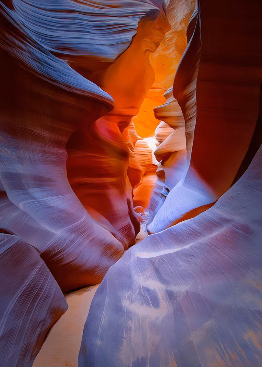 12. Động Antelope, Mỹ được chạm khắc và kiến tạo qua hàng nghìn năm mưa gió, lũ quét liên tục.