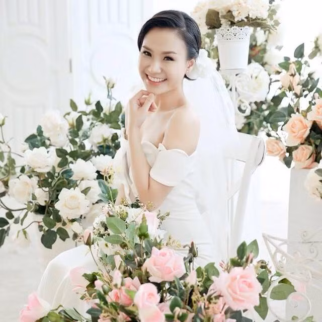 Cô dâu của Baggio mới tốt nghiệp nha khoa tại Úc. Theo tiết lộ của chàng hotboy này Quỳnh Trâm là cô gái chu đáo.