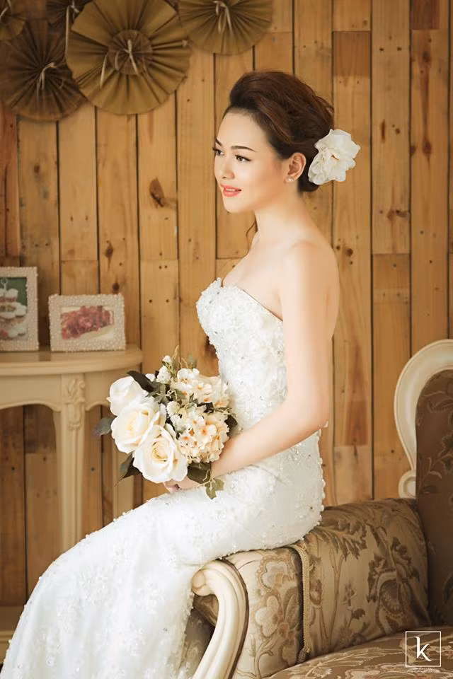 Trái với vẻ đẹp của người tình cũ, Quỳnh Trâm sở hữu nhan sắc ngọt ngào thuần Việt.