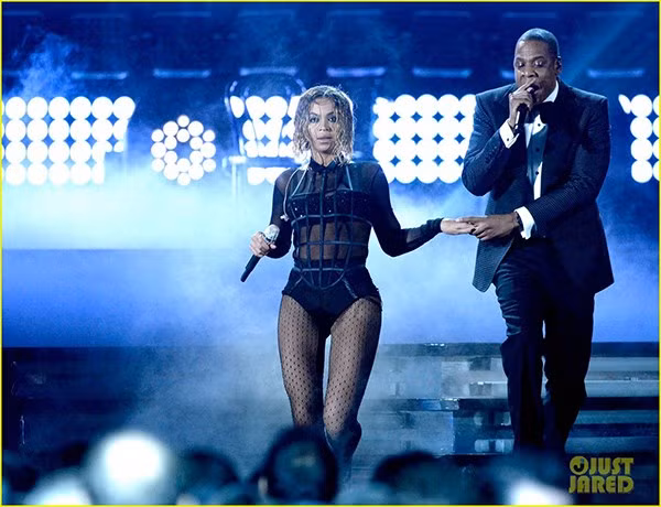 Cũng trong sự kiện này, cặp đôi Jay Z và Beyonce cùng nhau nhận đề cử Grammy cho hạng mục Ca khúc nhạc Rap hay nhất dành cho ca khúc Part II (On the Run).