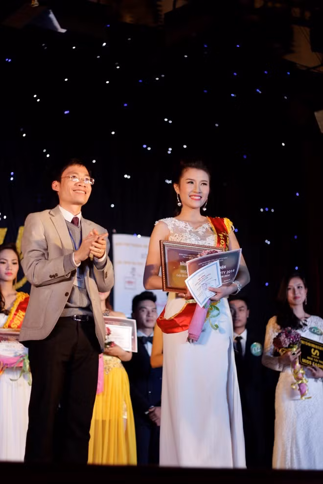 Thanh Tú từng đoạt giải Á khôi 2 cuộc thi “Press Beauty – Tài sắc nữ sinh báo chí” 2014. Đồng thời, Thanh Tú còn vinh dự được chọn là Đại sứ nhân ái của Hội Nhà báo Việt Nam 2014.