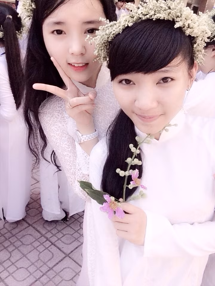 Sau khi đăng quang, Kỳ Duyên được rất nhiều người quan tâm. Các bạn trẻ, cư dân mạng đã tìm đến trang cá nhân của Kỳ Duyên để tìm, ngắm nhìn những hình ảnh đời thường, hình ảnh trong quá khứ của cô nữ sinh trẻ trung, năng động này.