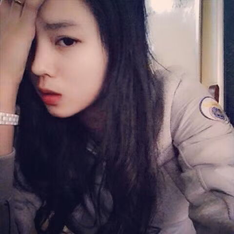 Trên trang cá nhân của Miao (nickname của Kỳ Duyên) có rất nhiều hình ảnh thời học sinh của nàng. Được biết, Kỳ Duyên từng có thời gian nặng đến 70kg, nhưng có lẽ vì ái ngại nên cô gái trẻ đã không lưu giữ và tiết lộ những hình ảnh trong thời kỳ này.