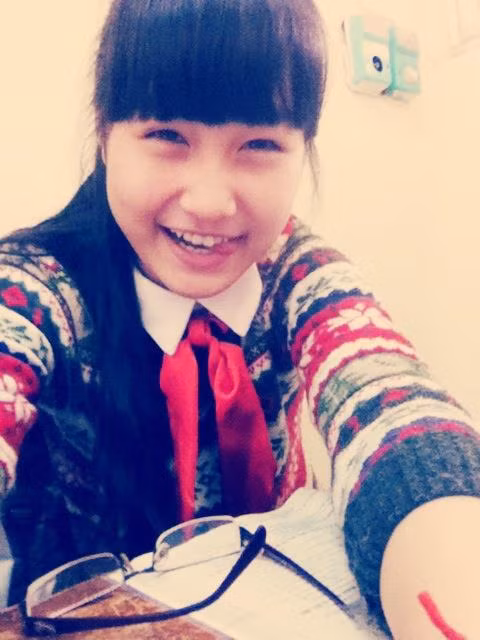 Học giỏi, xinh đẹp và rất lanh lợi, điều này mang đến cho Thu Hà sự tự tin rất lớn trong học tập, cuộc sống hàng ngày.