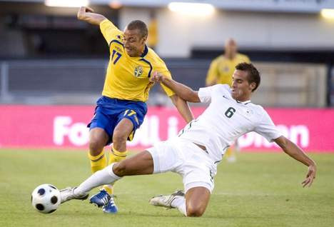 Được biết Mitja là một trung vệ có lối chơi khá mạnh mẽ cùng với khả năng chỉ huy hàng thủ.