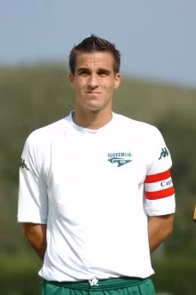 Điều đặc biệt, cầu thủ từng chơi cho rất nhiều các câu lạc bộ ở nhiều nước Đông Âu này là một fan bự của Công Phượng, Tuấn Anh, Đông Triều khi được xem màn trình diễn của họ qua nhiều tin tức, video trên mạng. Vì muốn thi đấu cùng các cầu thủ này nên anh đã tìm cách xin về HAGL thi đấu.