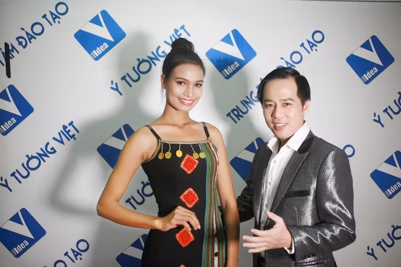 Khi còn ngồi trên ghế nhà trường, H'Ăng Niê từng đạt nhiều thành tích xuất sắc trong học tập, tích cực tham gia các hoạt động, phong trào của trường, lớp.