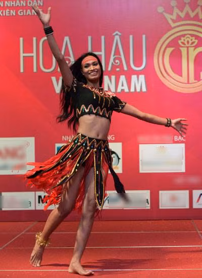 Tại cuộc thi Hoa hậu Việt Nam năm nay, H'Ăng Niê được đặt biệt danh "Viên ngọc trai đen" của cao nguyên Đắk Lắk. Bằng sự tự nhiên, khỏe khoắn và nỗ lực cố gắng của mình, H'Ăng Niê được nhiều người dân quê hương cô kỳ vọng sẽ "làm nên chuyện" tại cuộc thi năm nay.