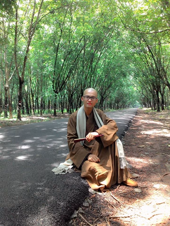 Tuy nhiên, với sự trẻ trung và ngoại hình ưa nhìn, sư thầy trẻ tuổi có những "fan trung thành", thường xuyên khen ngợi, hỏi thăm trên Facebook.