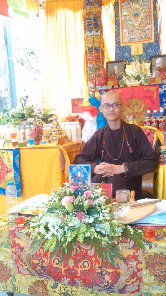 Sư thầy được cho là đang tu tại một ngôi chùa ở Tân Uyên, tỉnh Bình Dương. Tìm đến trang cá nhân mang tên Thích Thiện Huệ, có thể thấy sư thầy có rất nhiều người theo dõi qua Facebook.