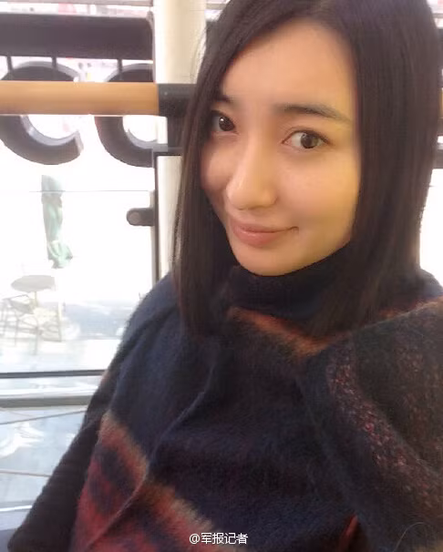 Ngoài thời gian dành cho thao trường, sân bay và những "chú chim sắt", những nữ phi công trẻ đẹp này cũng cuộc sống của riêng mới với nhiều thú vui phổ biến của thanh niên hiện đại như mua sắm, làm đẹp, đi cafe, du lịch.