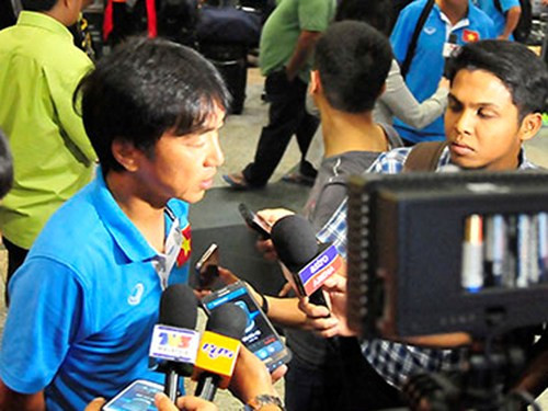 Báo chí Malaysia dường như xem nhẹ đội tuyển Việt Nam, họ tự tin rằng đội nhà Malaysia có 70% cơ hội chiến thắng. Ngược lại, ông Miura lại khẳng định rằng ông sẽ không áp dụng lối chơi phòng ngự hòng cầm hòa đối thủ dù trận bán kết lượt đi phải thi đấu trên sân khách.