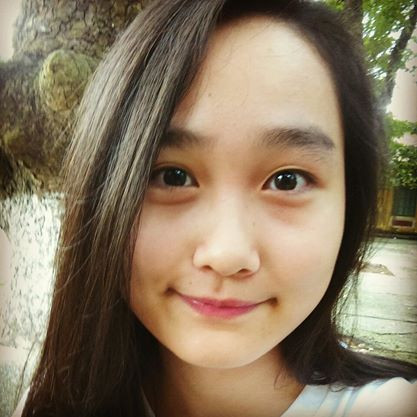 Thu Hà còn có khuôn miệng, đôi mắt biết cười rất xinh xắn.