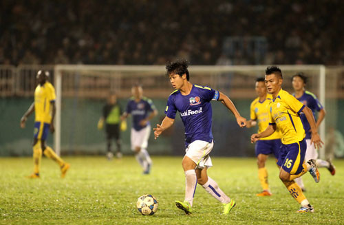 Tuy nhiên, trong một trận giao hữu mới đây của HAGL với Khánh Hòa, dù HAGL tung cả Công Phượng, Xuân Trường, tân binh Ribeiro vào sân nhưng chung cuộc vẫn chịu thất bại 1-2, mang đến không ít thất vọng.