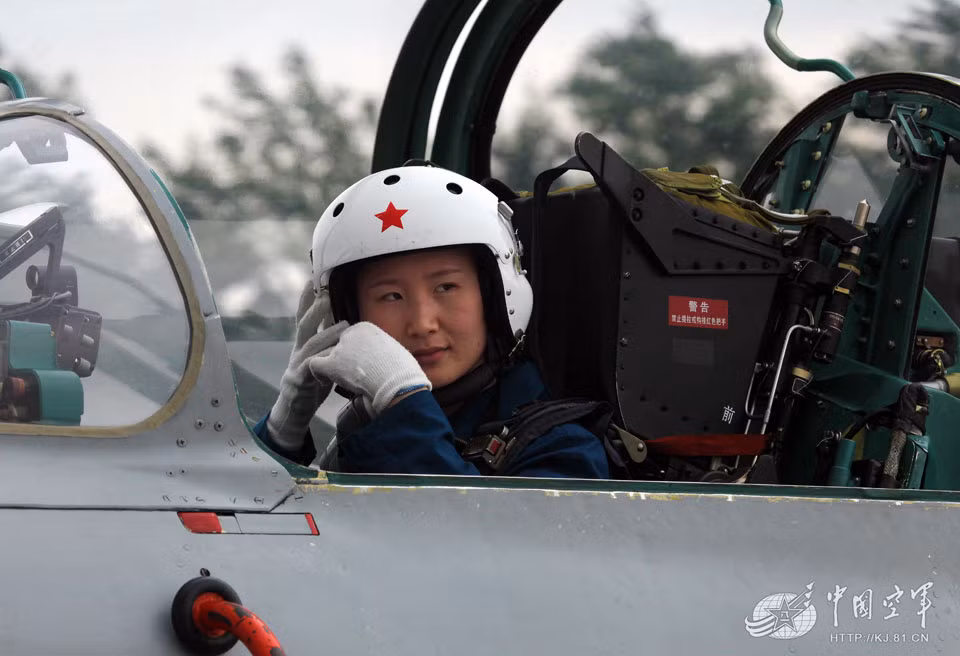 Theo đuổi một công việc có phần nguy hiểm, lắm gian nan nhưng các cô gái trẻ này vẫn tuyệt đối quyết tâm, trung thành và sẵn sàng tham gia vào các nhiệm vụ.