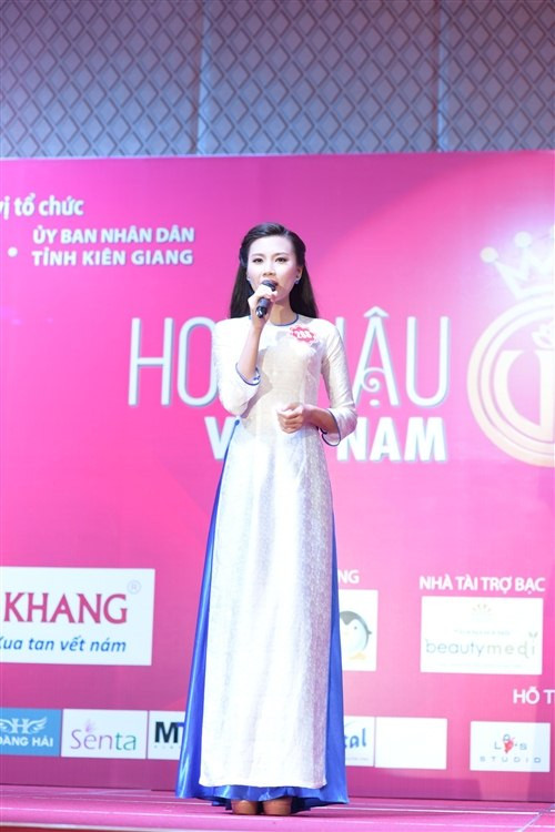 Từ đầu cuộc thi Hoa hậu Việt Nam, Nguyễn Thanh Tú đã thể hiện bản thân khá xuất sắc. Vẻ đẹp hình thể, khả năng giao tiếp, ứng xử nhanh, đặc biệt là khả năng thuyết trình bằng tiếng Anh được Thanh Tú phô diễn trong đêm thi tài năng khiến ban giám khảo và khán giả ấn tượng.