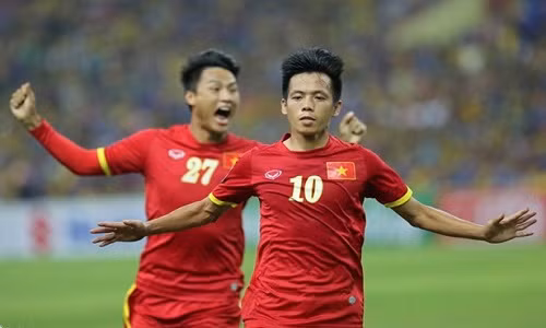 Văn Quyết lên tiếng đúng lúc đem lại chiến thắng ngọt ngào cho Đội tuyển Việt Nam.