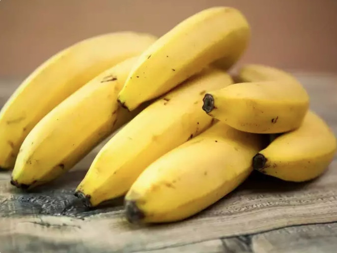  Chuối: Chuối chứa cả magie và kali, là chất làm giãn cơ tự nhiên. Chuối còn chứa tryptophan, một loại axit amin được chuyển hóa thành serotonin và melatonin trong cơ thể, giúp thúc đẩy thư giãn và dễ ngủ hơn.
