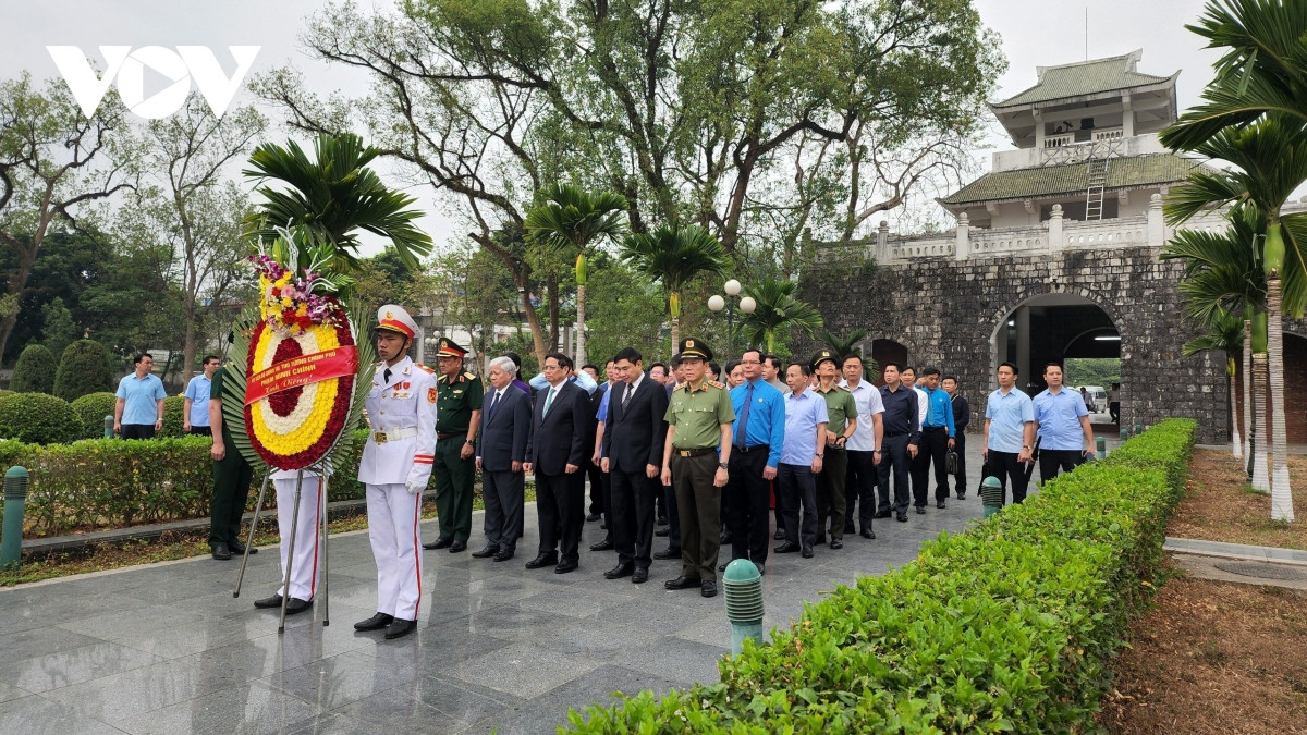 Thu tuong dang huong tuong niem Anh hung, liet sy tai Nghia trang liet sy A1-Hinh-2