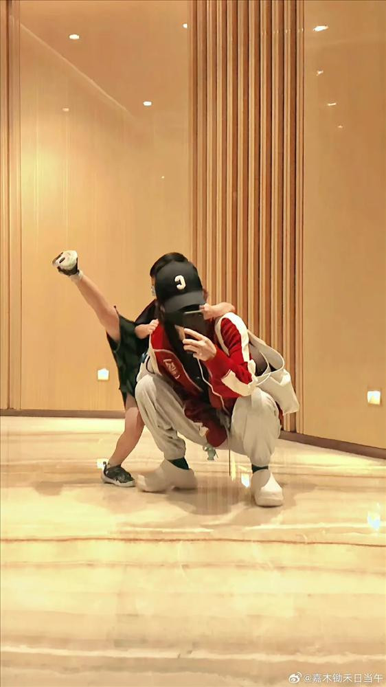 Trieu Le Dinh bi dim khong thuong tiec voi khoanh khac den nhem-Hinh-7