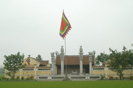 Hoang hau tung 