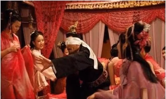 Han Linh De- ong vua ham me sac duc bac nhat Trung Hoa-Hinh-4