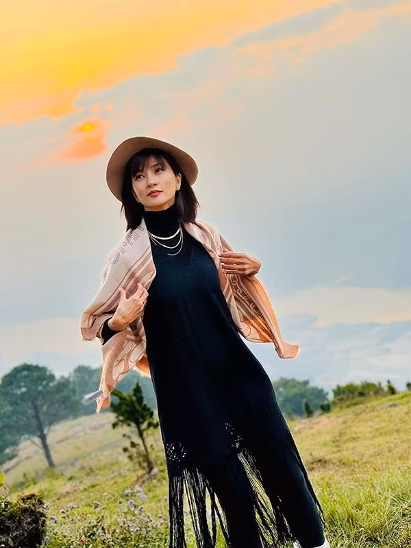 br/> Ở tuổi 37, Kim Tuyến vẫn giữ được vóc dáng thanh mảnh săn chắc. Để có được body chuẩn đẹp, cô phải ăn lowcarb để siết cân.